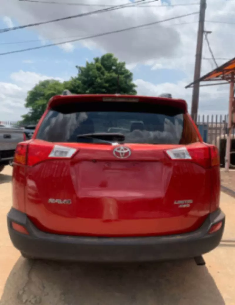 Toyota RAV 4   - 2015