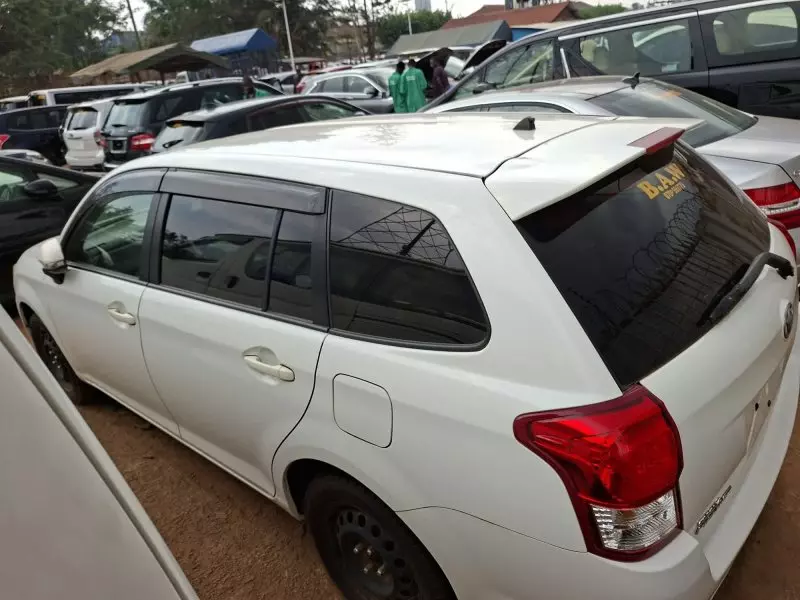 Toyota Fielder    - 2012