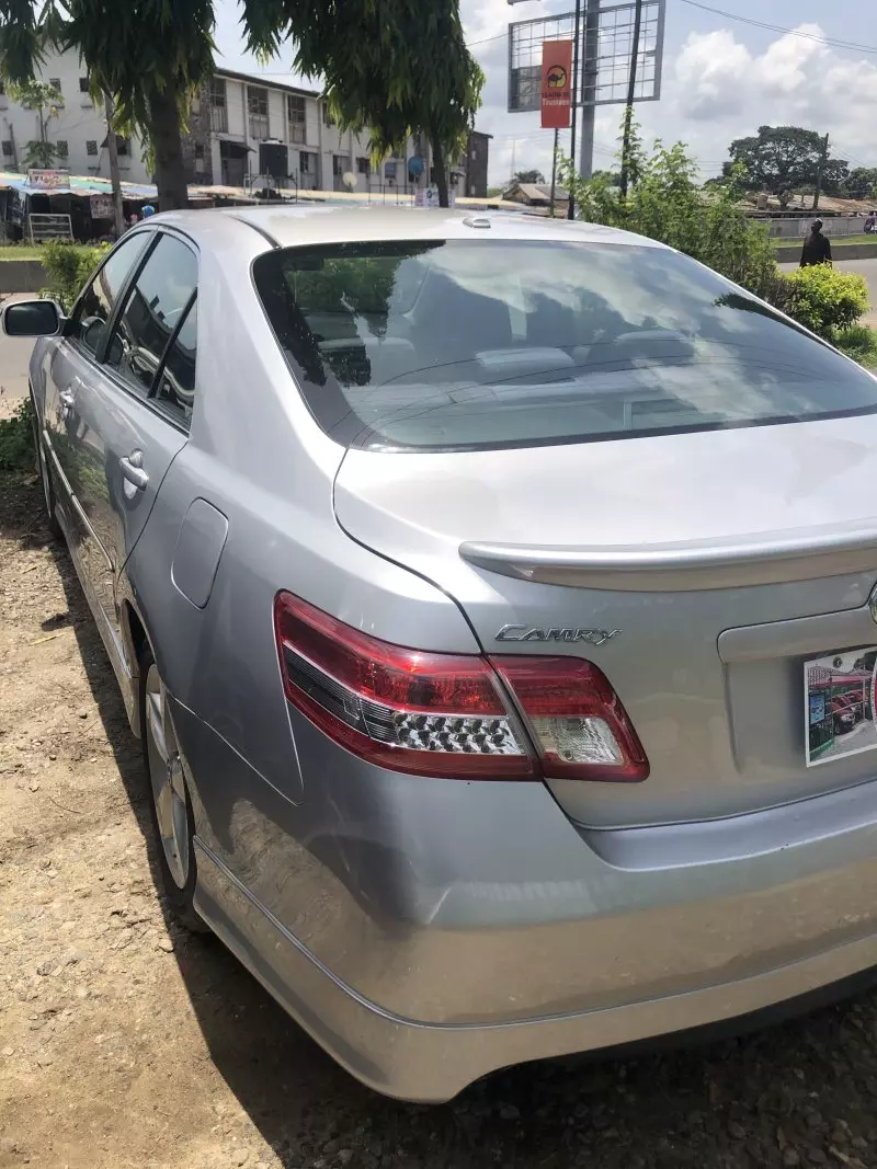 Toyota Camry   - 2010