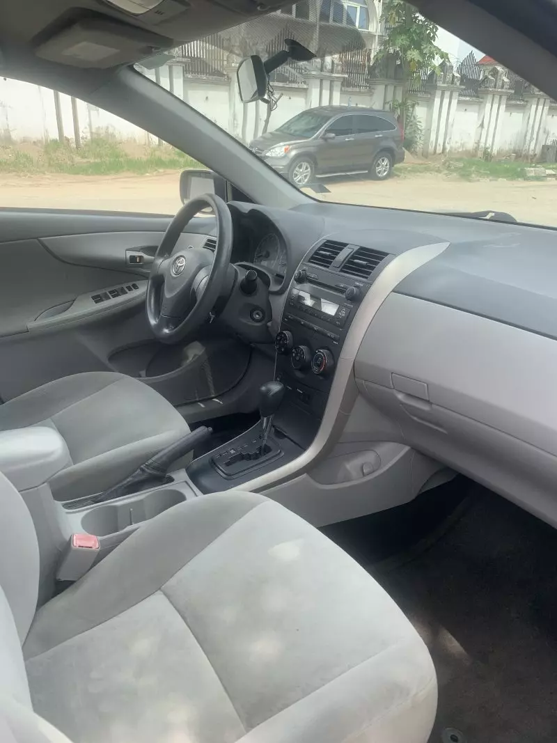 Toyota corolla   - 2009