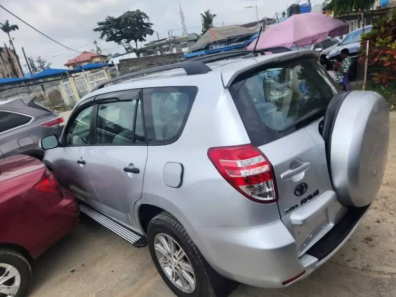 Toyota RAV 4   - 2010