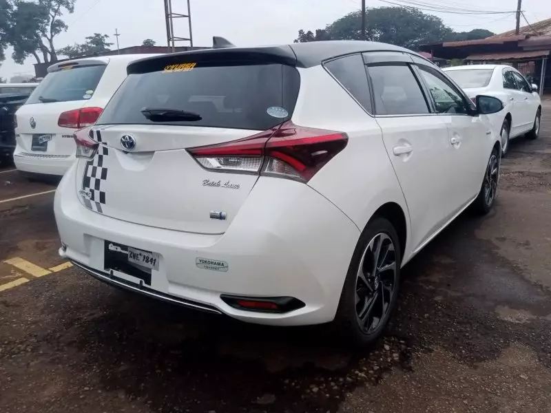 Toyota Auris Hybrid   - 2016