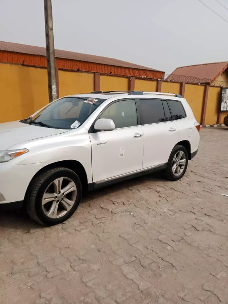 Toyota Highlander   - 2013