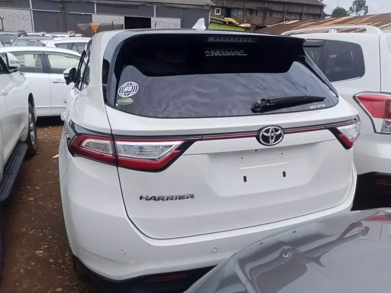 Toyota Harrier   - 2017