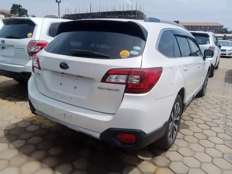 Subaru Outback   - 2016