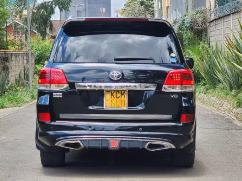 Toyota Land Cruiser   - 2010