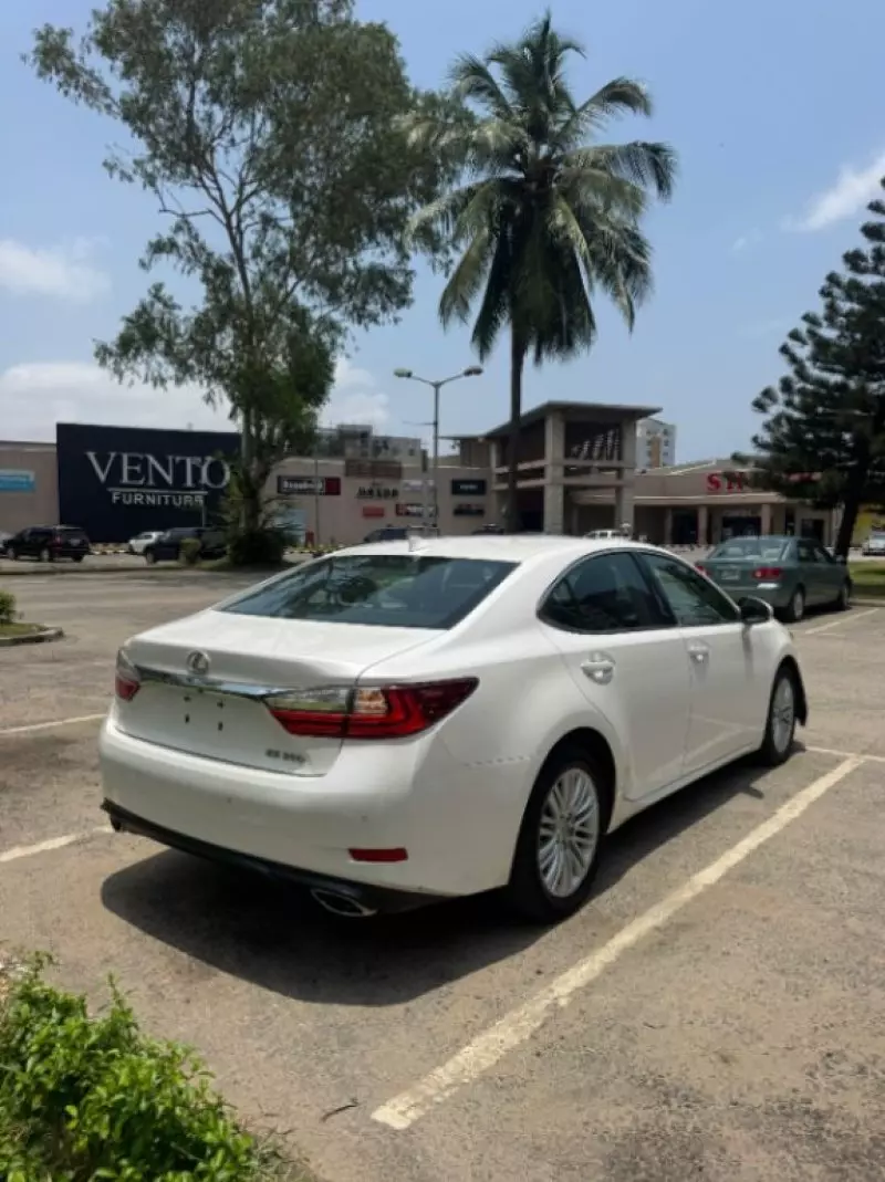 Lexus ES 350   - 2017