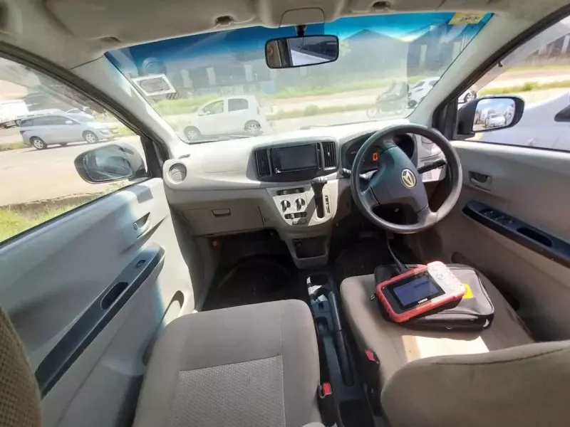 Daihatsu Mira    - 2013