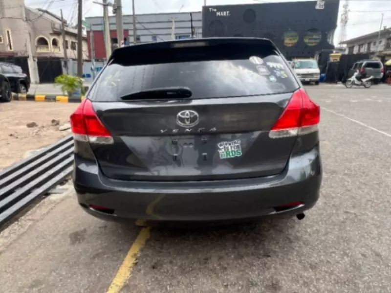 Toyota Venza   - 2010