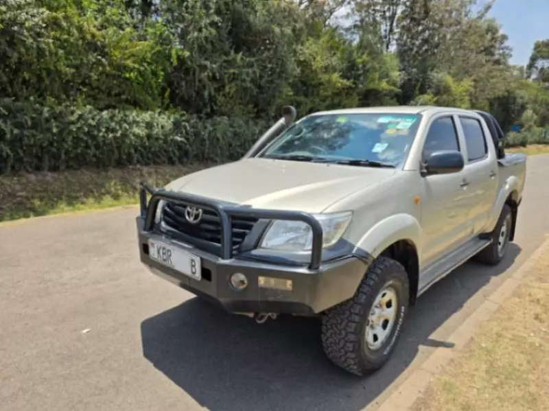Toyota Hilux   - 2012