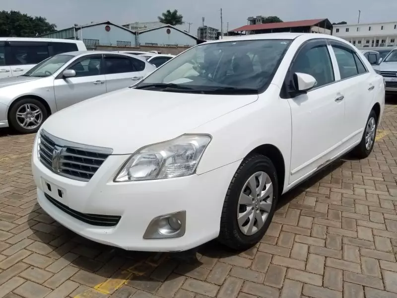 Toyota Premio    - 2013