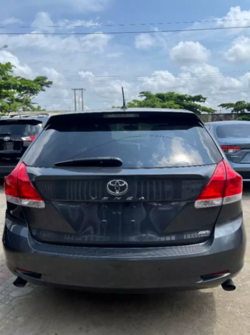 Toyota Venza   - 2011
