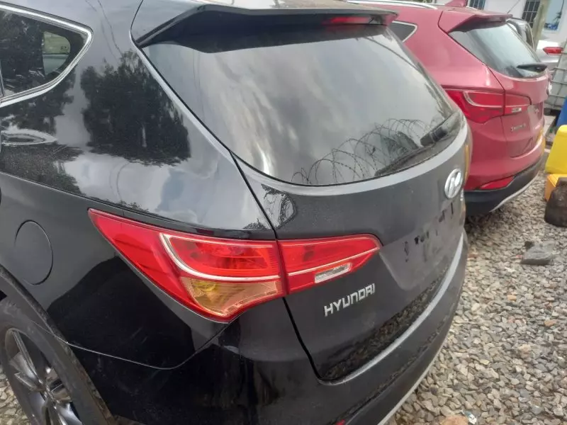 Hyundai Santa Fe   - 2015