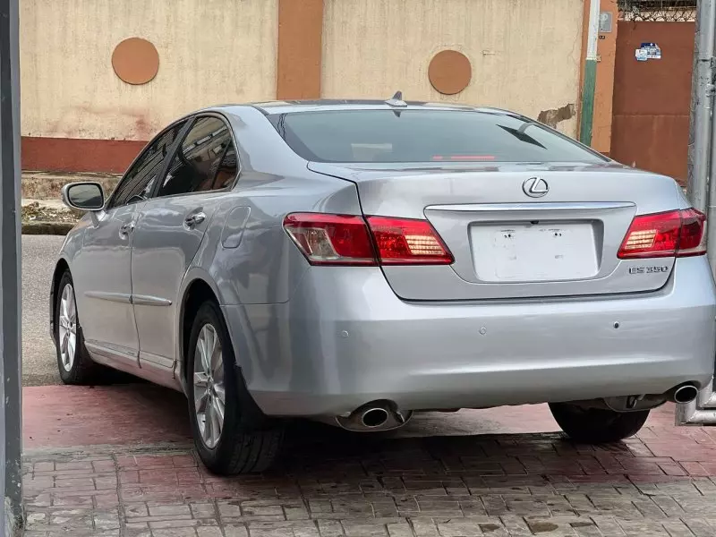 Lexus ES 350   - 2011