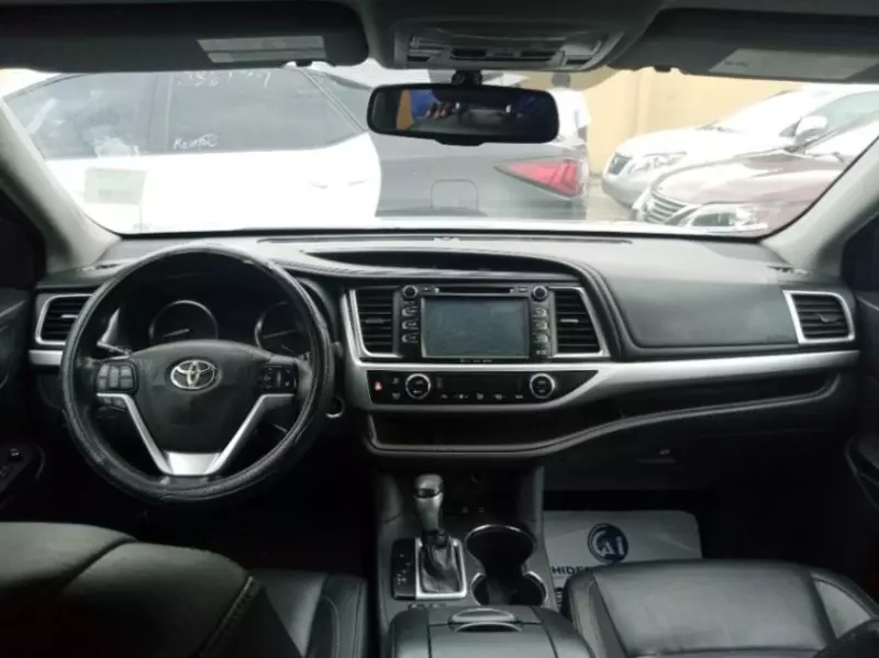 Toyota Highlander   - 2016