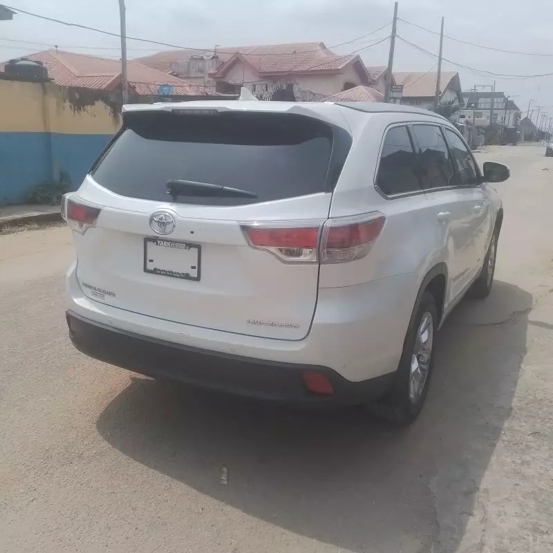 Toyota Highlander   - 2015
