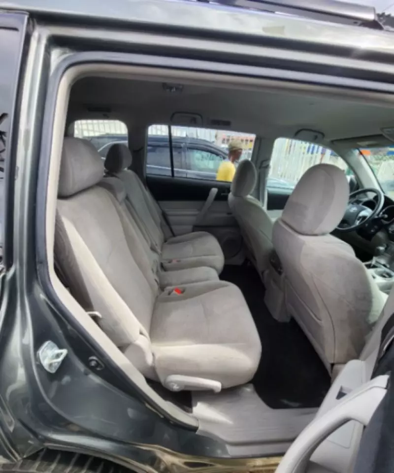 Toyota Highlander   - 2012