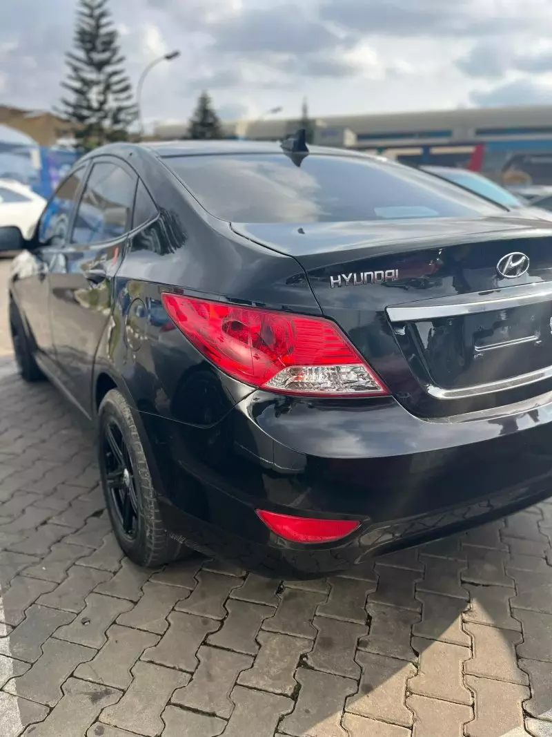 Hyundai Accent   - 2013