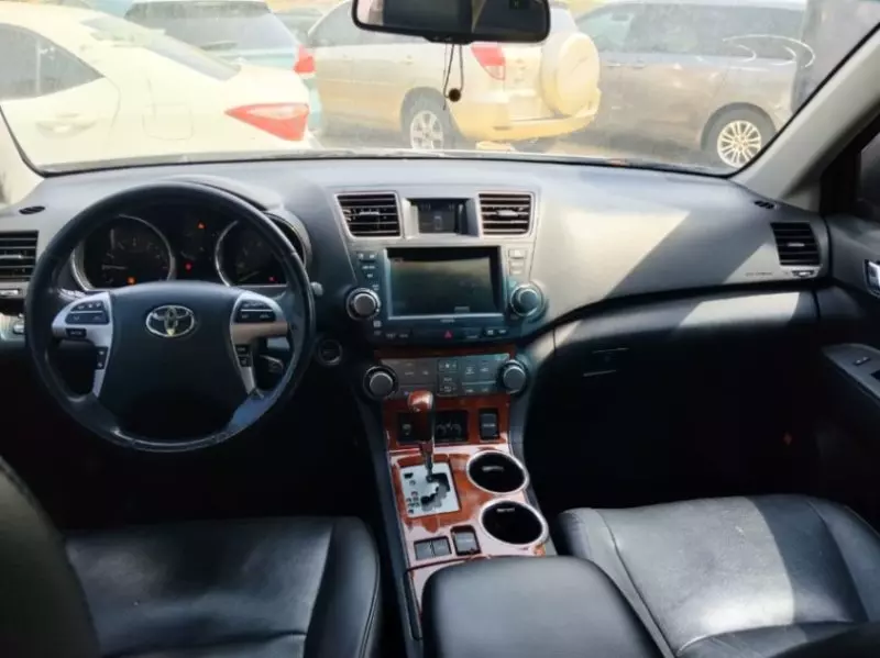 Toyota Highlander   - 2012