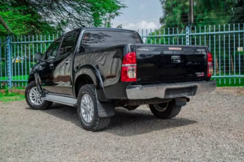 Toyota Hilux   - 2014