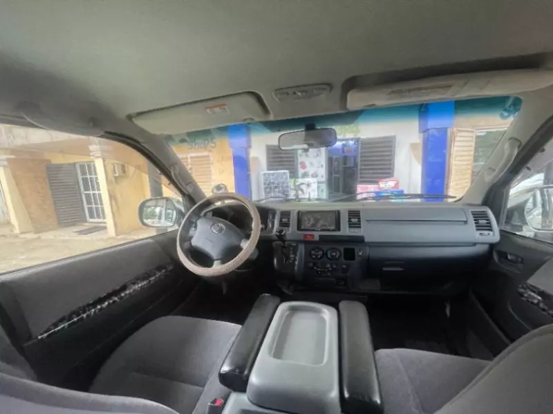 Toyota Hiace   - 2015