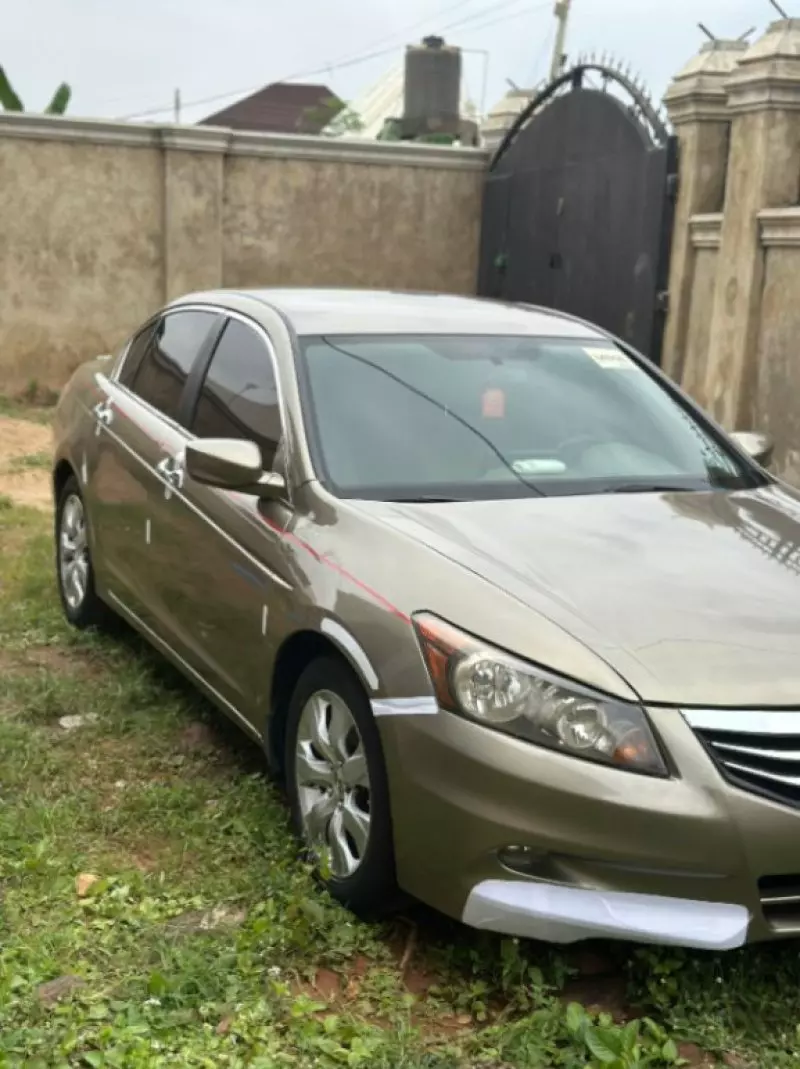 Honda Accord   - 2009