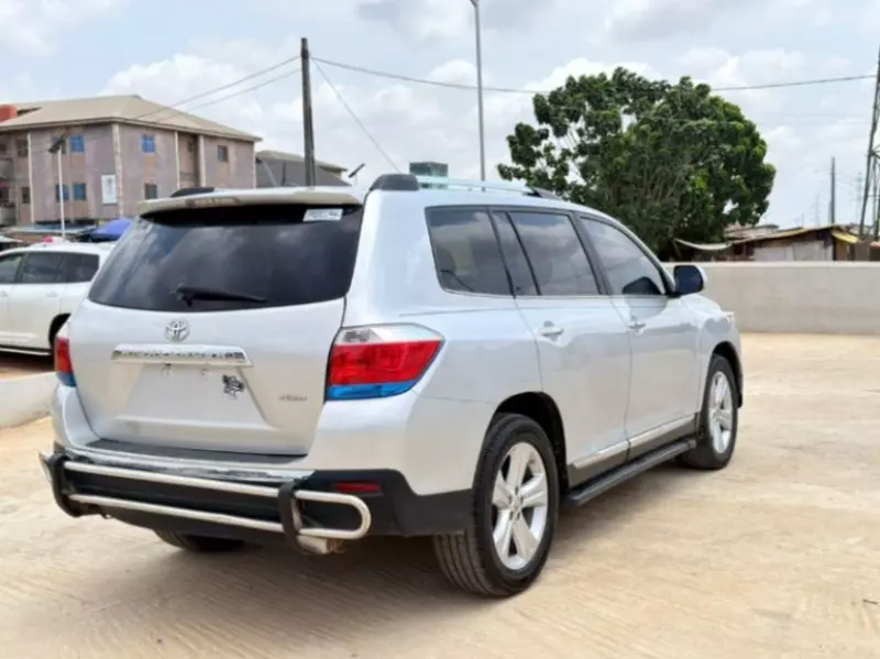 Toyota Highlander   - 2012