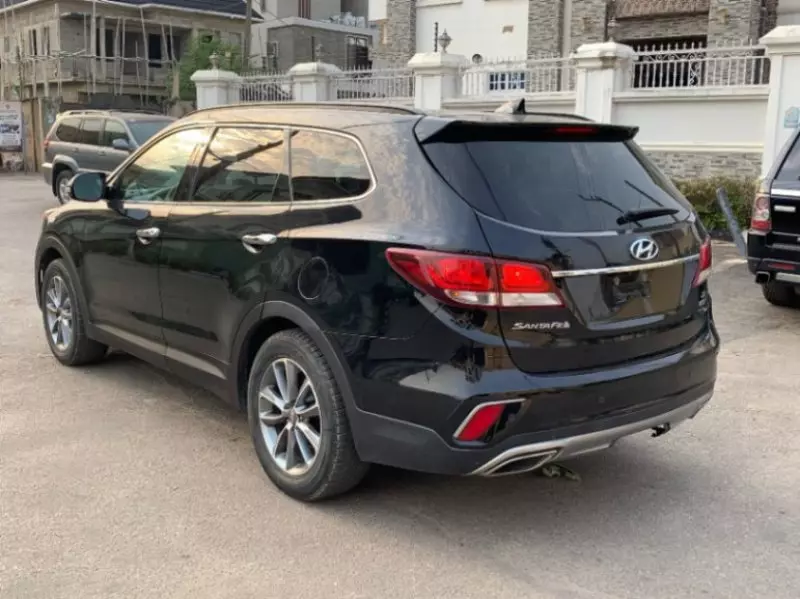 Hyundai Santa Fe   - 2017