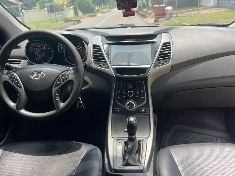 Hyundai Elantra - 2016