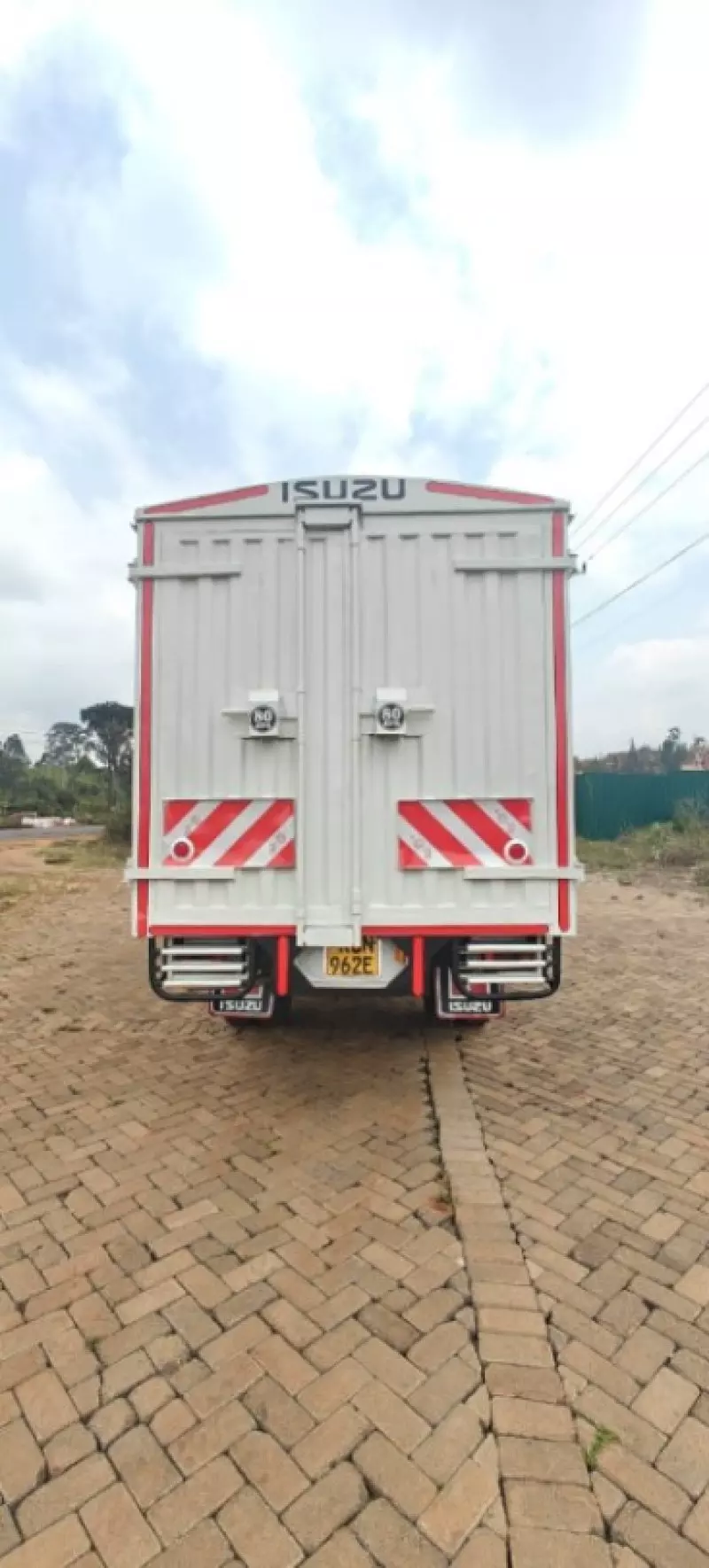 Isuzu NKR   - 2017