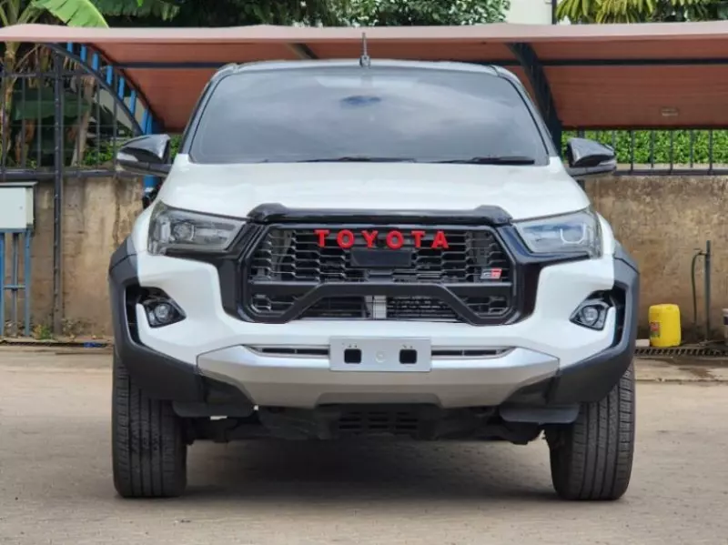 Toyota Hilux    - 2017
