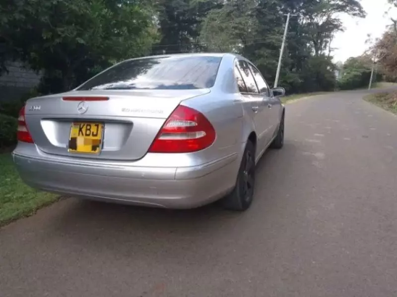 Mercedes-Benz E200   - 2003