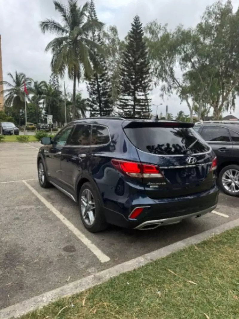 Hyundai Santa Fe   - 2017
