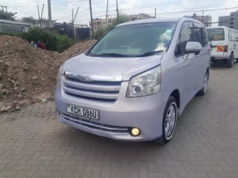 Toyota Noah   - 2009
