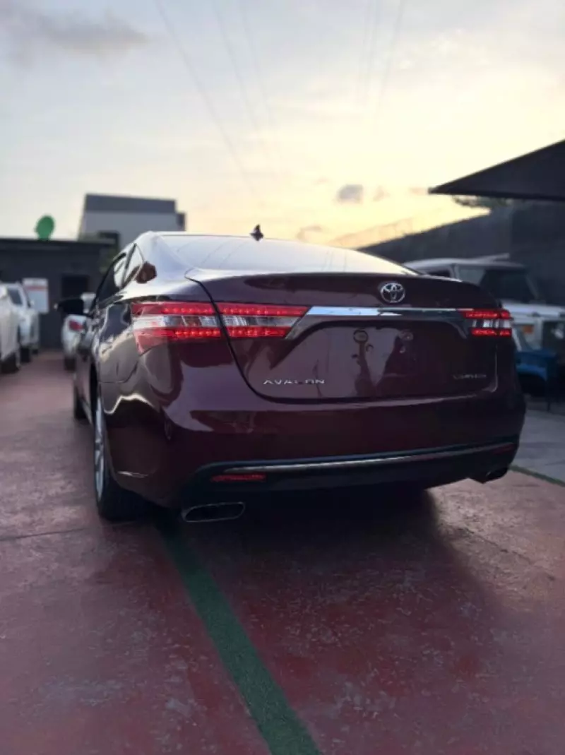 Toyota Avalon   - 2014
