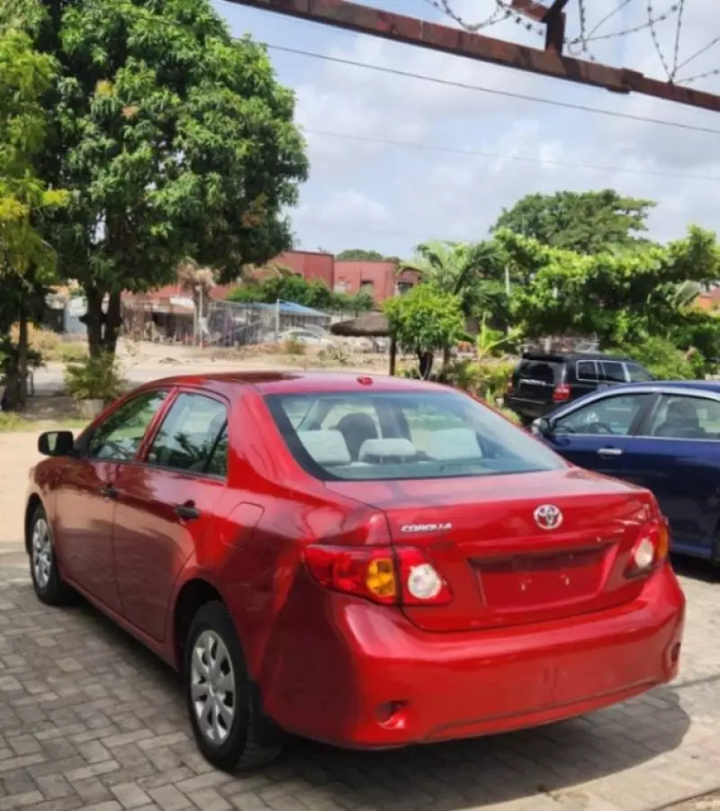 Toyota Corolla   - 2010