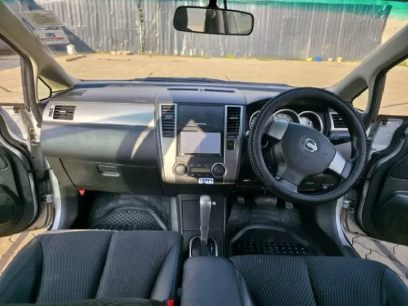 Nissan Tiida   - 2012