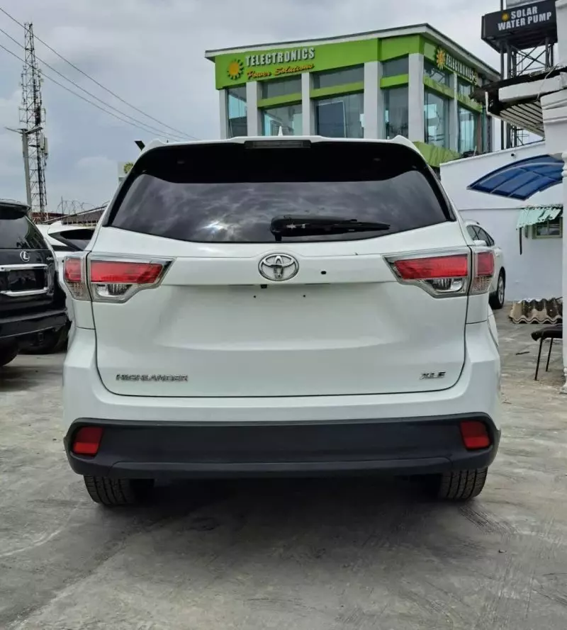 Toyota Highlander   - 2015
