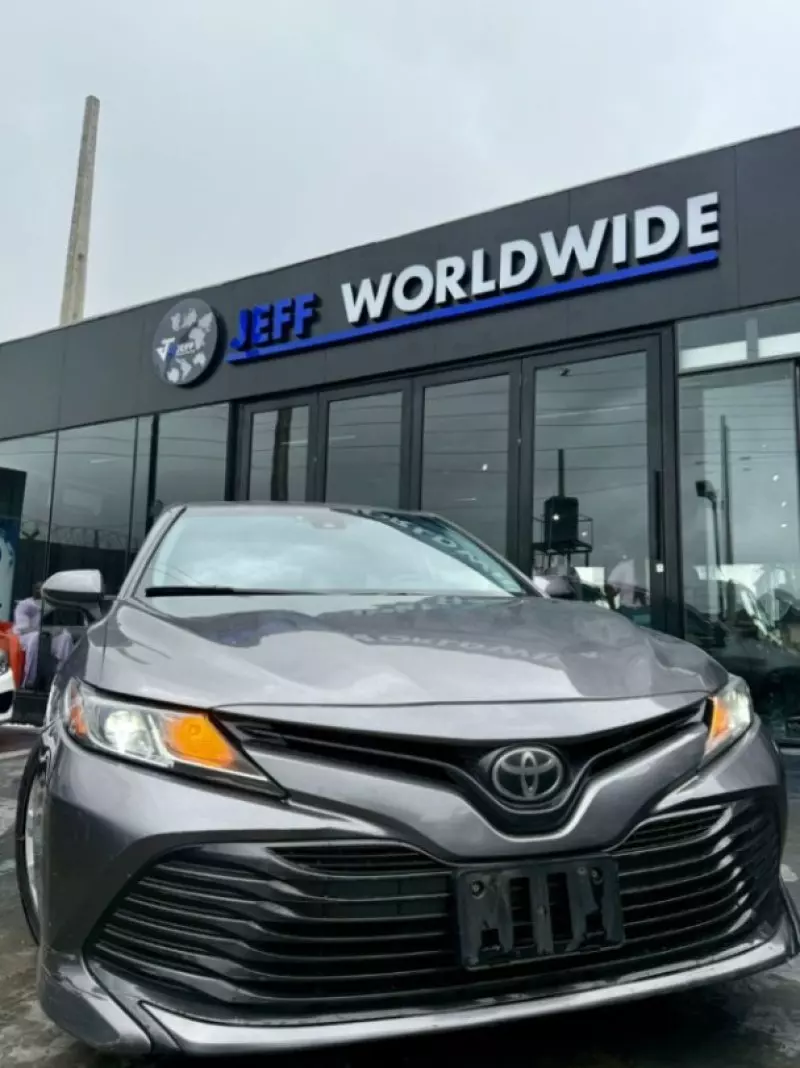 Toyota Camry   - 2018