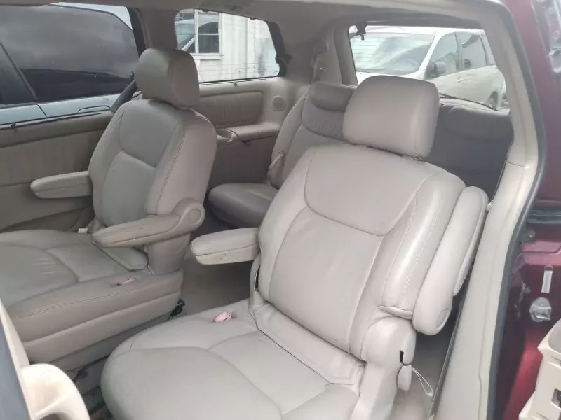 Toyota Sienna   - 2004