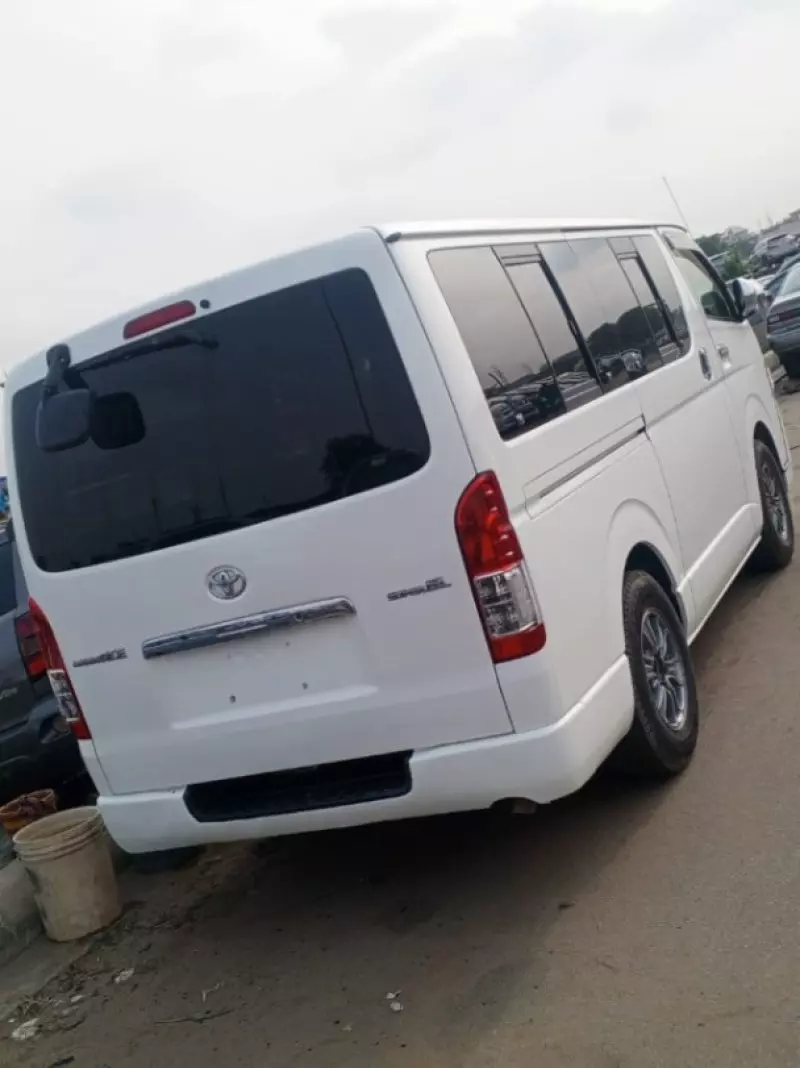 Toyota Hiace - 2012