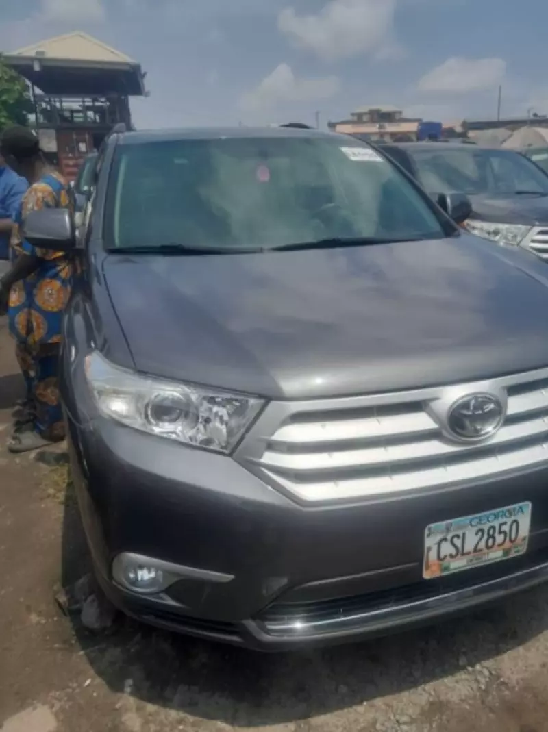 Toyota Highlander   - 2013