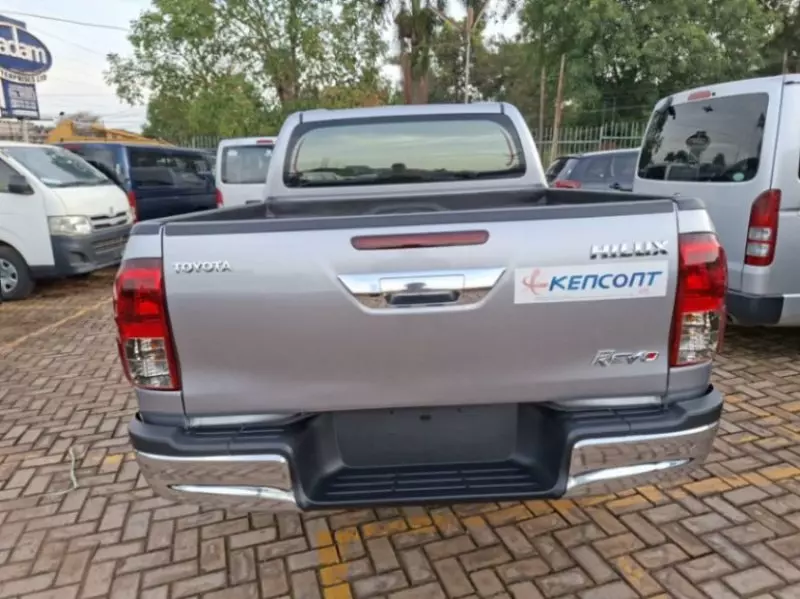 Toyota Hilux   - 2019