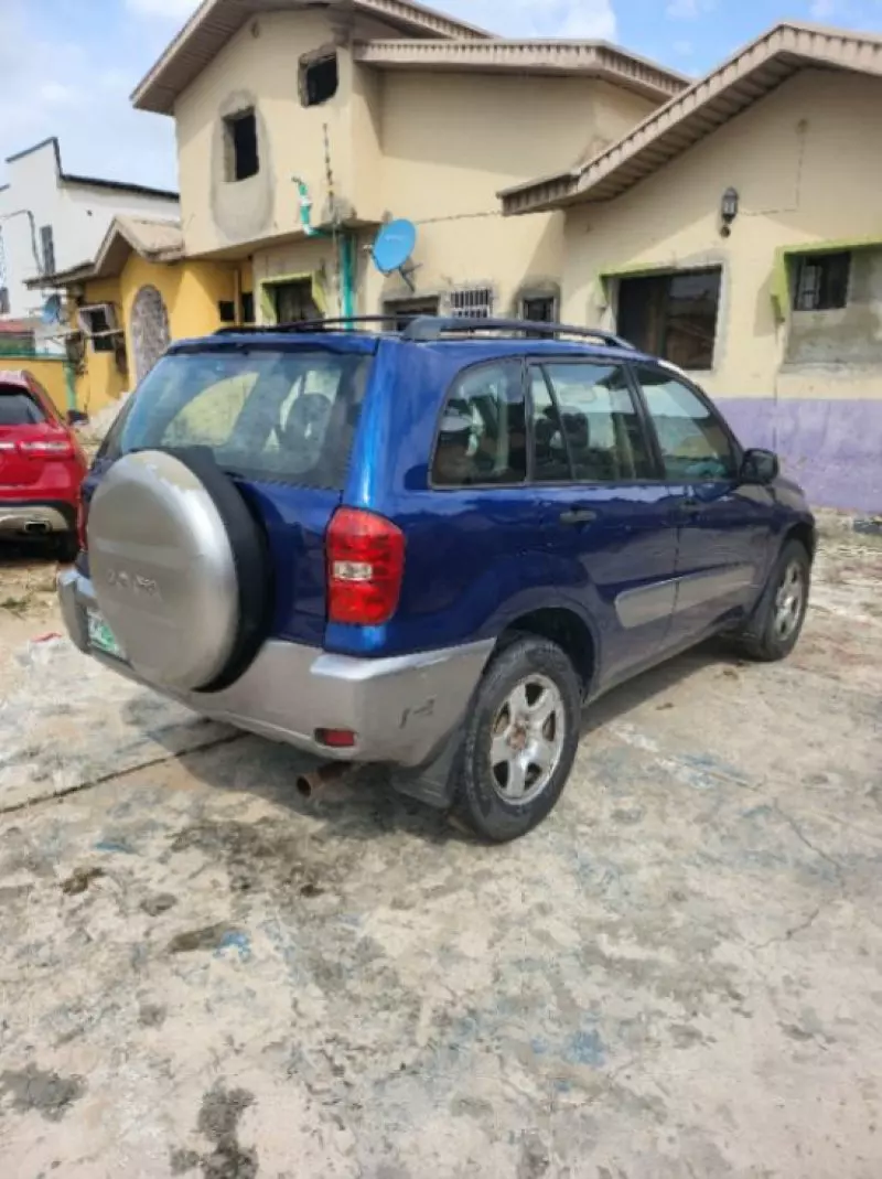 Toyota RAV4   - 2005
