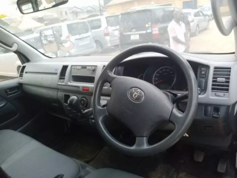 Toyota Hiace   - 2013