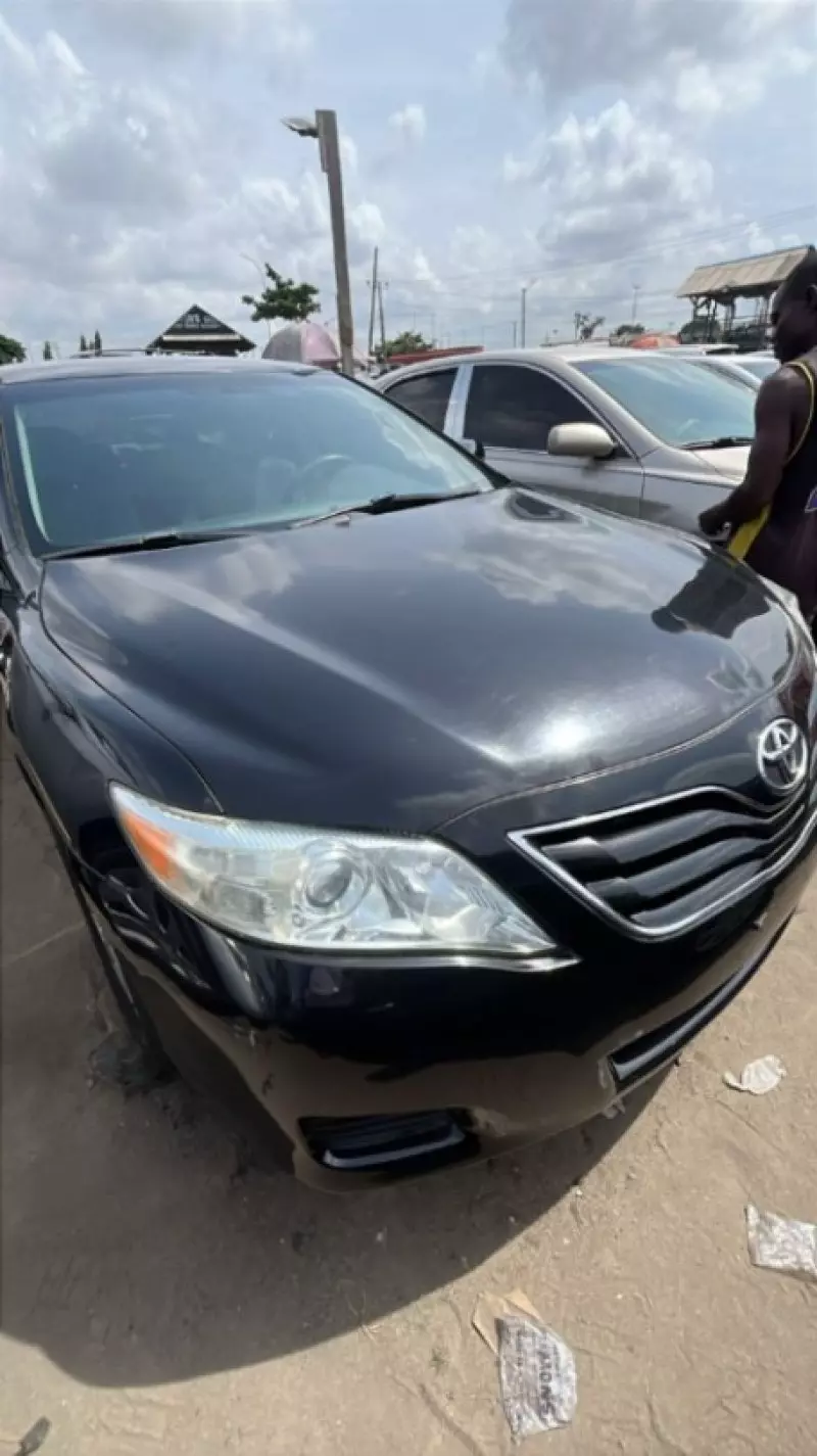Toyota Camry   - 2010