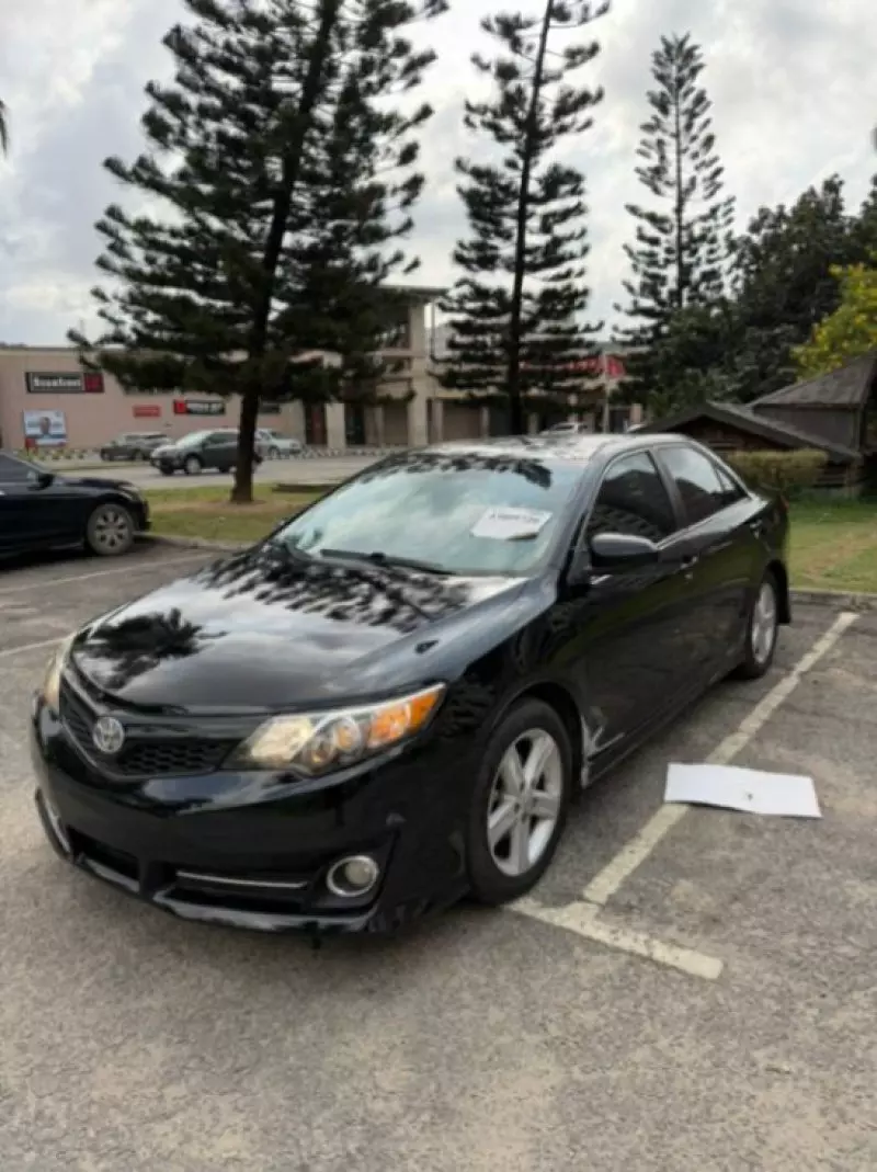 Toyota Camry   - 2012
