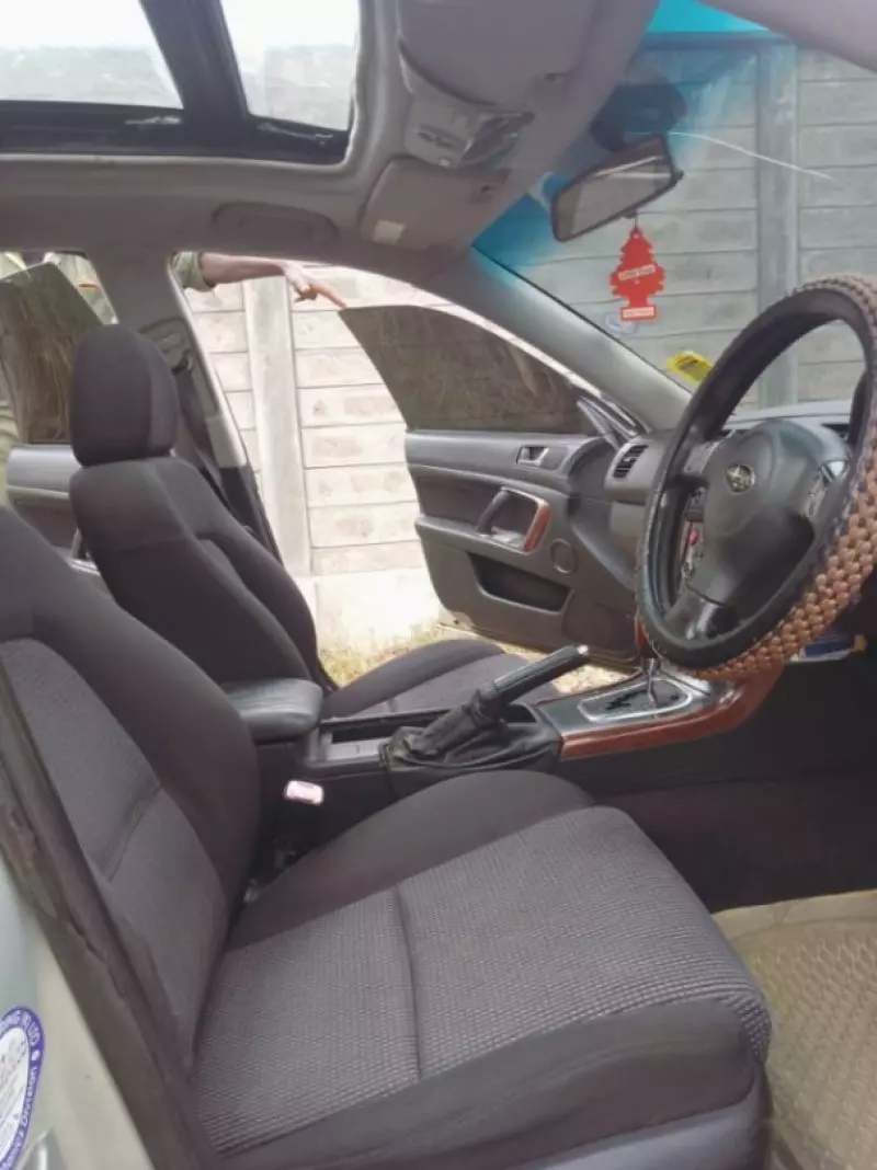 Subaru Outback   - 2004