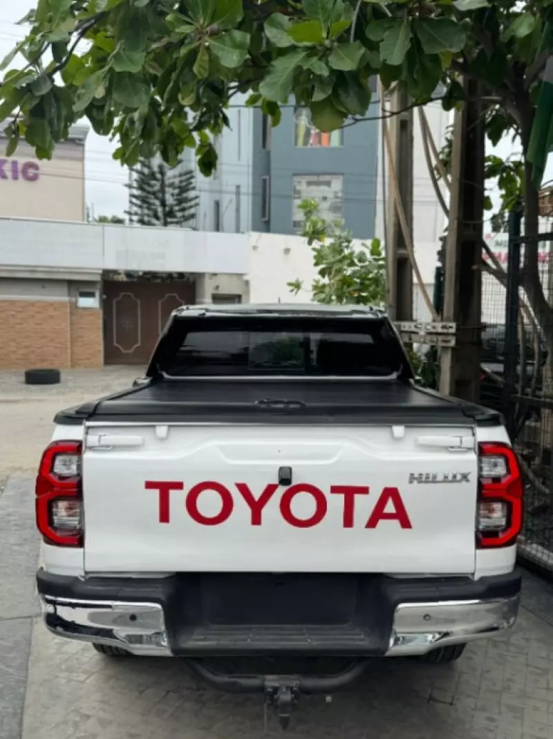 Toyota Hilux   - 2020