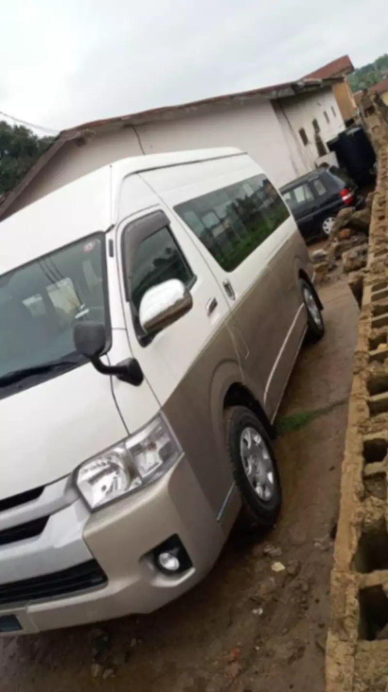 Toyota Hiace   - 2014